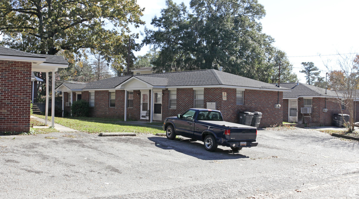 Primary Photo - Hyde Avenue Apartments