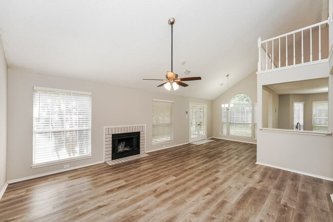 Building Photo - 809 Clover Hill Ln