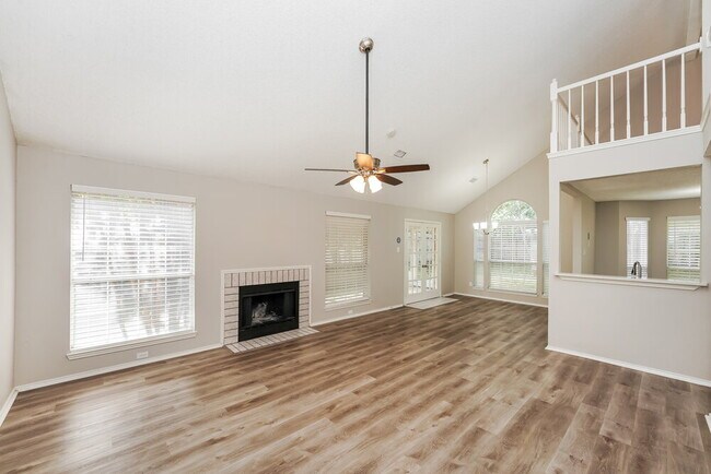 Foto del edificio - 809 Clover Hill Ln