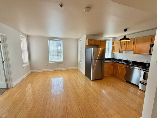 Building Photo - Great 1 bed 1 bath in Eckington/Bloomingdale at the Madison Condominiums
