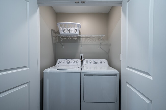 Full size laundry room - 1800 Cumberland Trce
