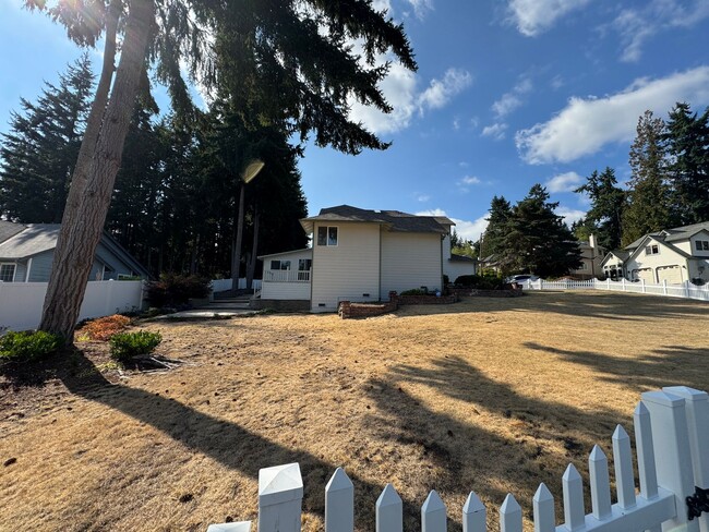 Building Photo - HEART OF SILVERDALE - 4BED 3 BATH HOME
