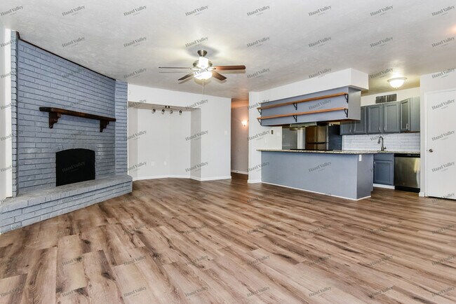 Foto del edificio - 5805 Ridgecove Dr
