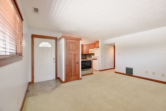 Foto del edificio - 5800 Main Point Blvd
