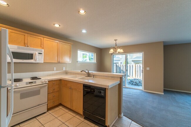 Photo - Beautiful Bethany 3 Bedroom Near Parks & Schools! House