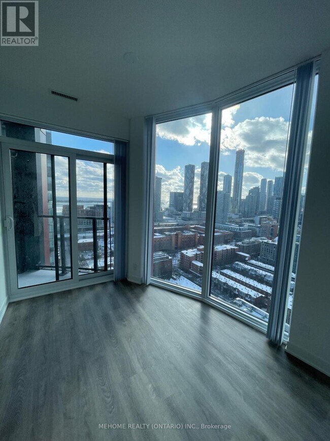 Photo du bâtiment - 180 Front St E