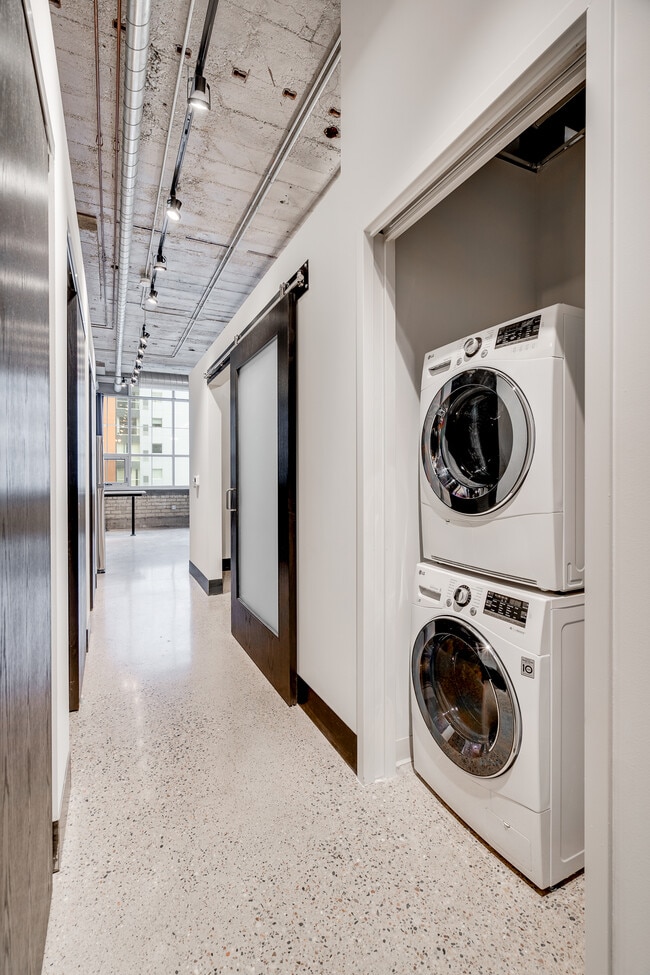 Building Photo - MAX