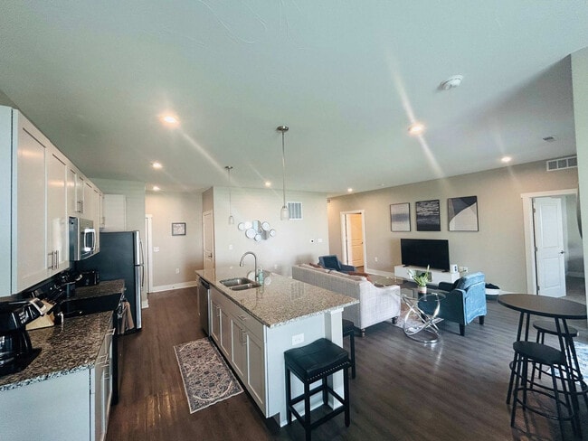 Building Photo - 3939 Pinot Dr