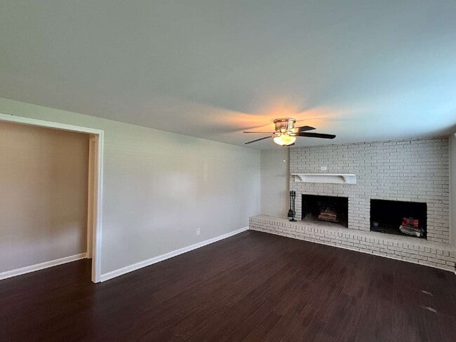 Building Photo - Well Maintained Home on Spacious Lot!