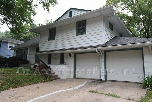 Building Photo - 9401 Outlook Dr