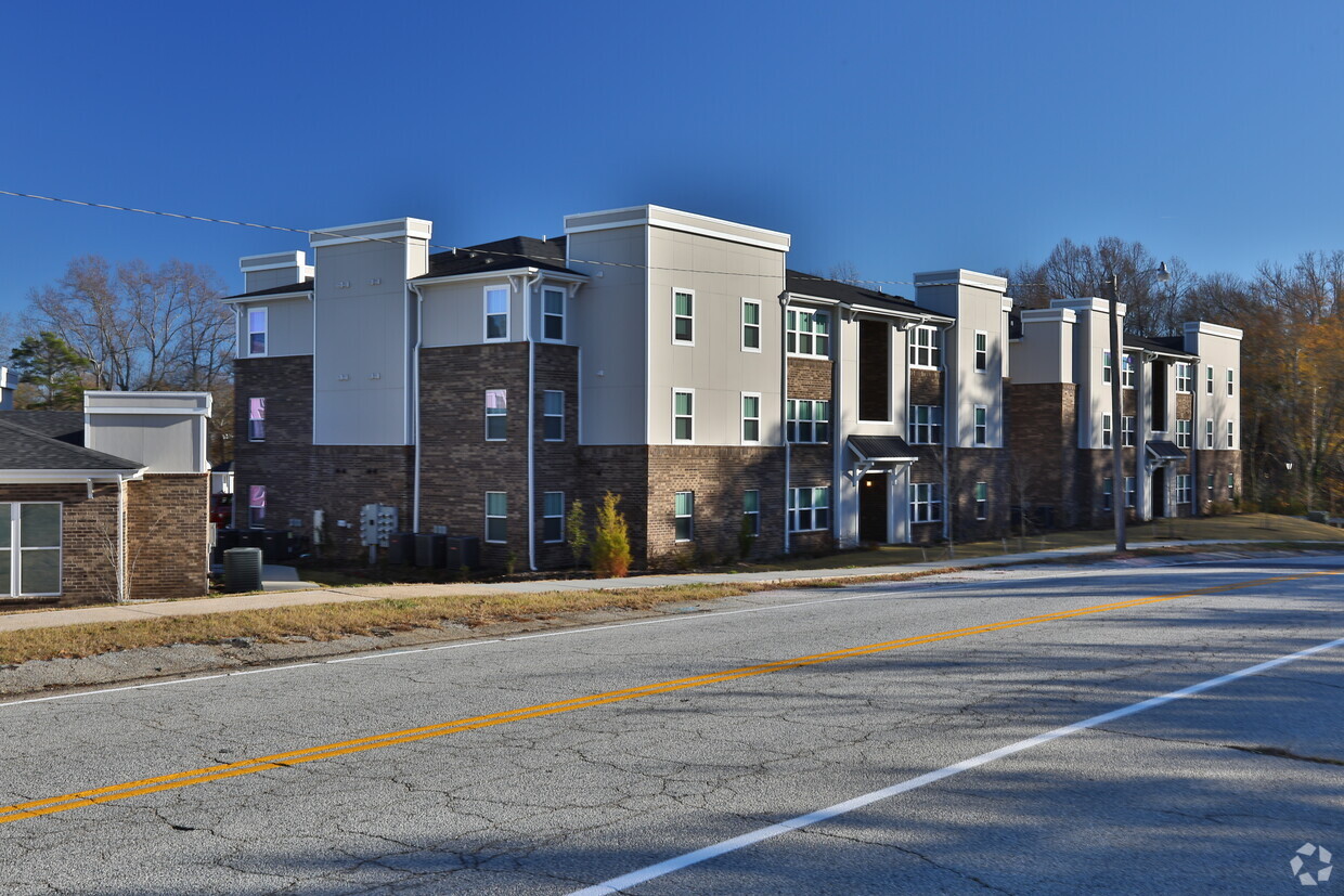 Building Photo - Piedmont Pointe