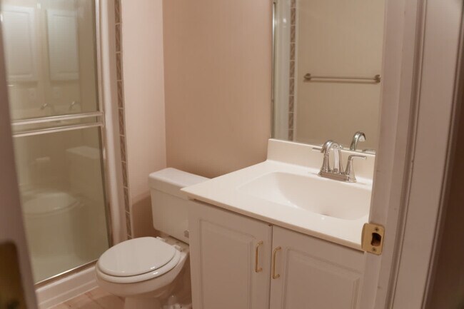 Photo du bâtiment - 586 Regal Pike NE