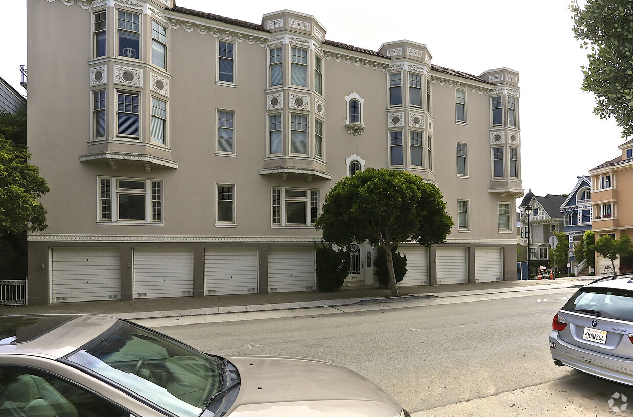 Building Photo - 3699 Clay St