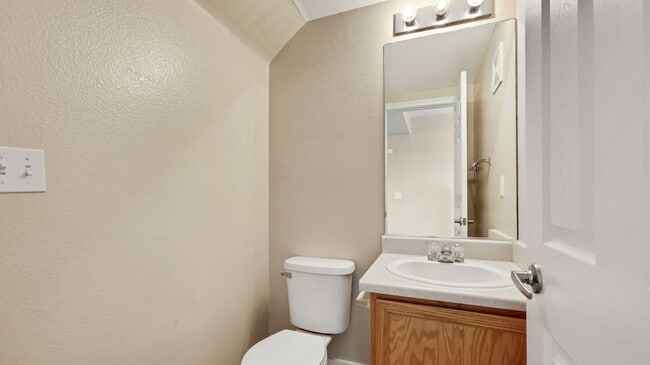 Foto del edificio - Fully rehabbed 3 bedroom Townhouse with 2 ...