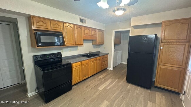 Building Photo - 5807 Larkgrove Dr