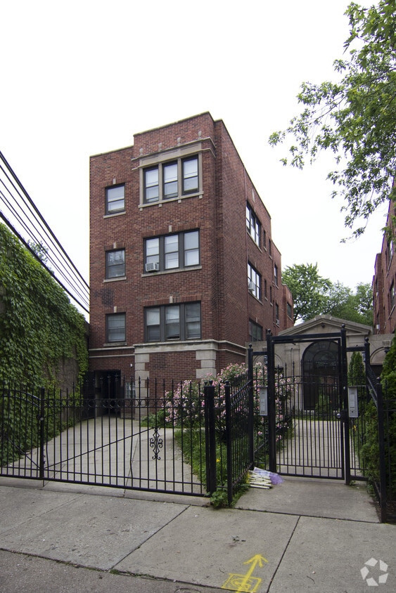 Building Photo - 1425 W Chase Ave