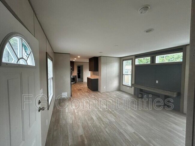 Foto del edificio - 129 Sides Meadow Dr