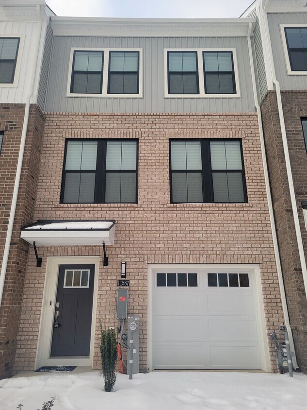 Primary Photo - Stunning 3 BR/3 Full BA & 2 Half BA Townho...