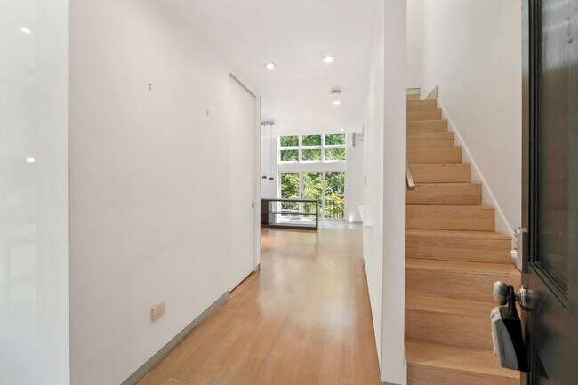 Foto del edificio - 3927 Georgetown Ct NW