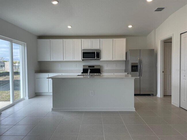 Building Photo - 2526 McKinley Dr