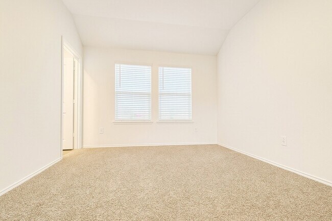 Foto del edificio - 5611 Simcrest Grove Dr