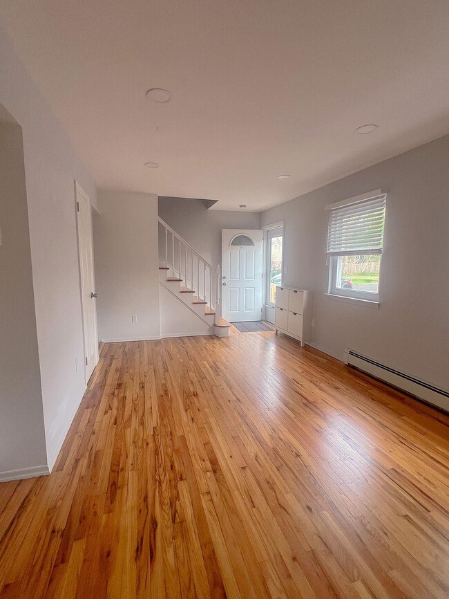 Building Photo - 23 B Van Wicklen Ct