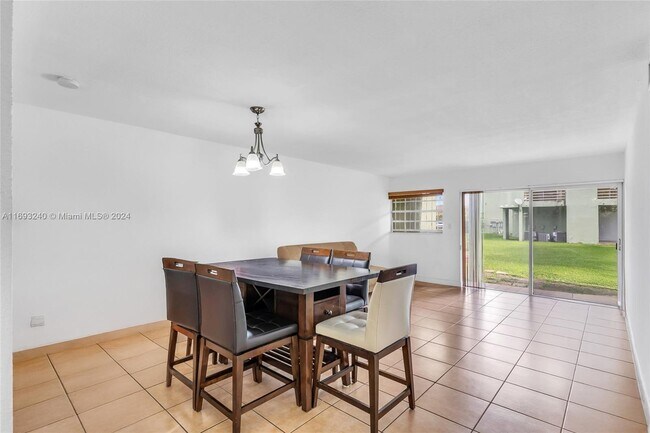 Foto del edificio - 11123 NW 7th St