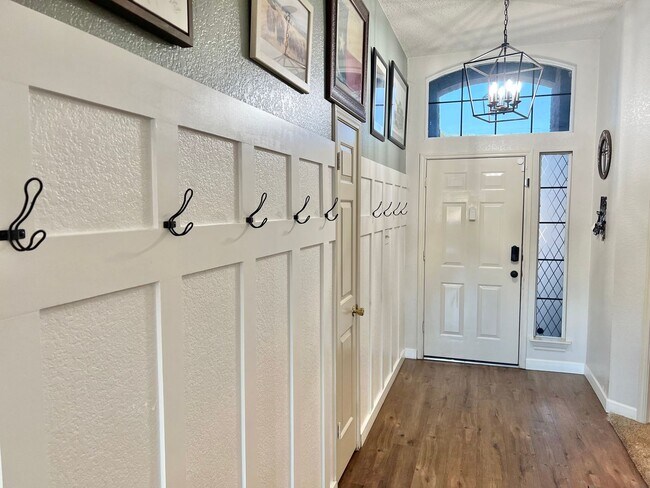 Foto del edificio - NEW IN MANAGEMENT - AVAILABLE NOW! MOVE IN SPECIAL!