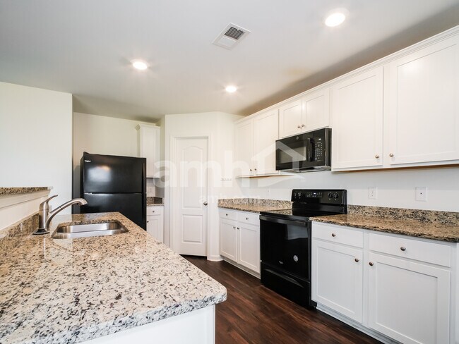 Foto del edificio - 7128 Cameron Trace Dr