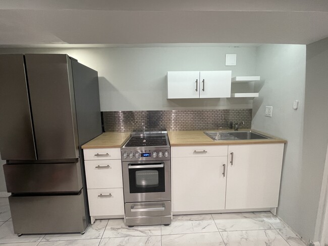 Brand new kitchen and appliances - 1761 Hancock St