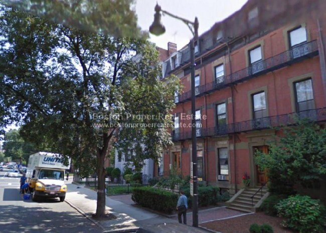 Building Photo - 405 Beacon St