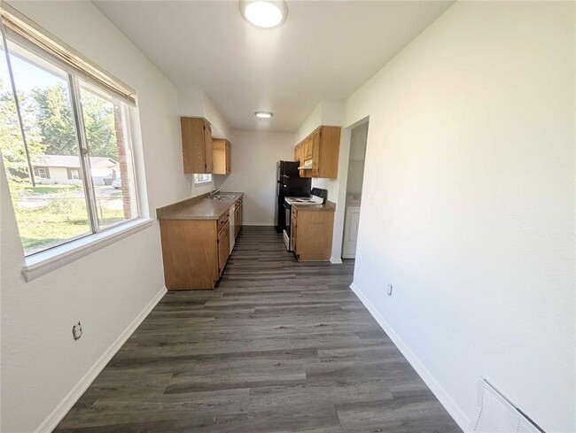 Building Photo - 407 Lotus Ave