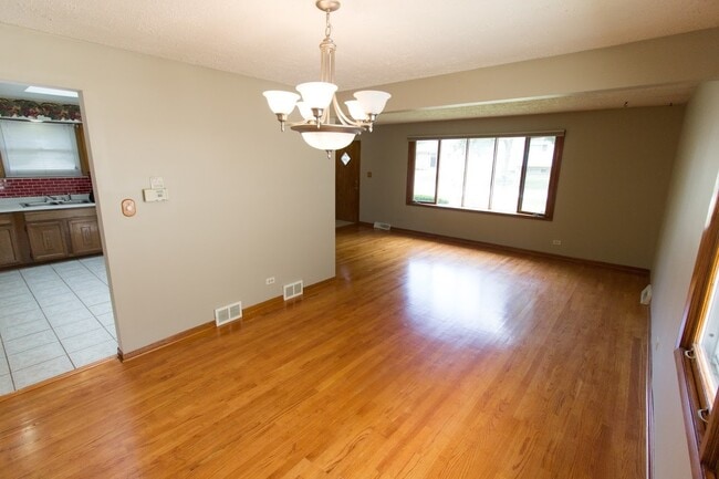 Building Photo - 651 N Kenilworth Ave