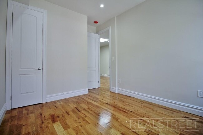 Building Photo - NEW Modern 3 Bed in Crown Heights