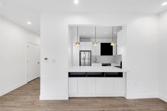 Foto del edificio - 645 N MacQuesten Pkwy