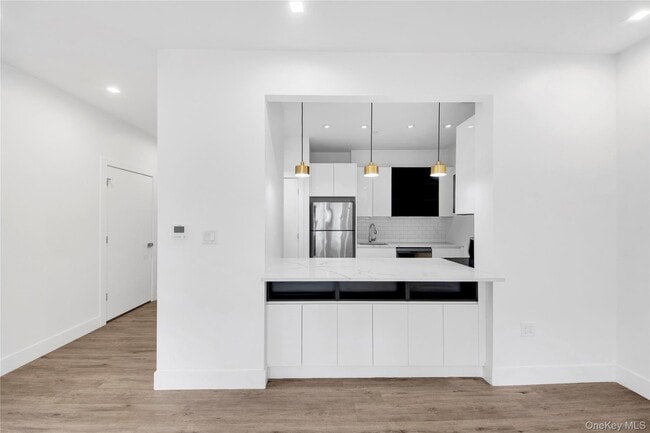 Building Photo - 645 N MacQuesten Pkwy