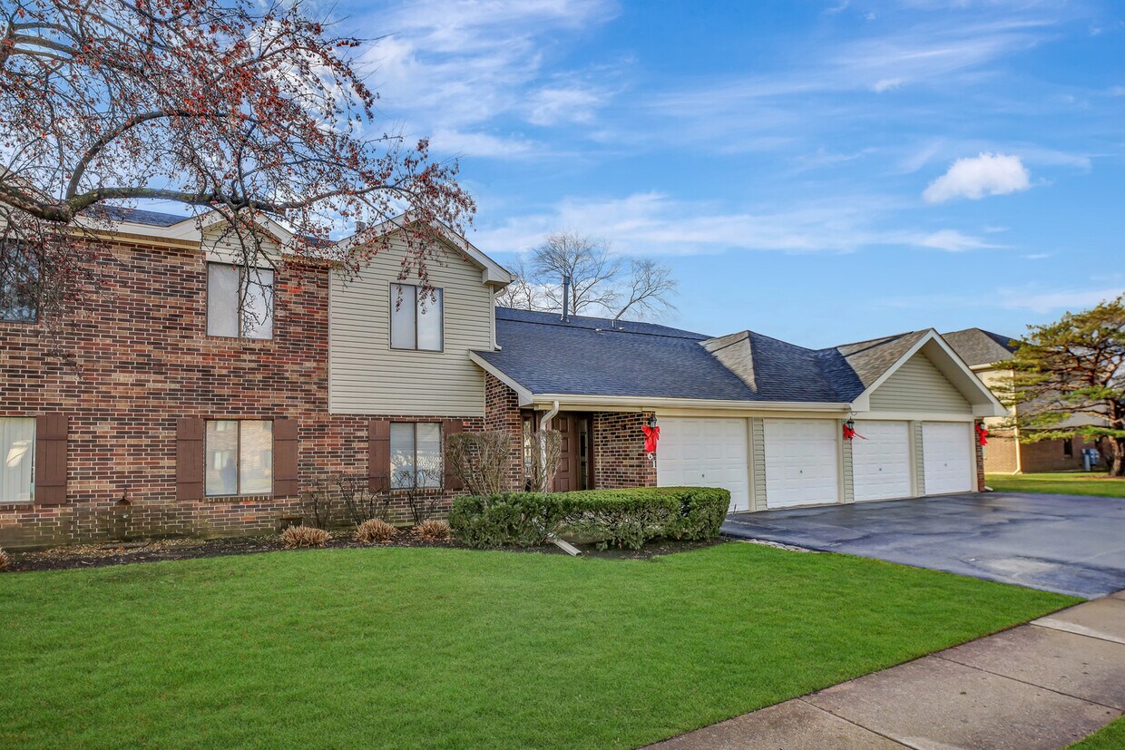 861 Cross Creek Dr N Unit N, Roselle, IL 60172 Condo for Rent in