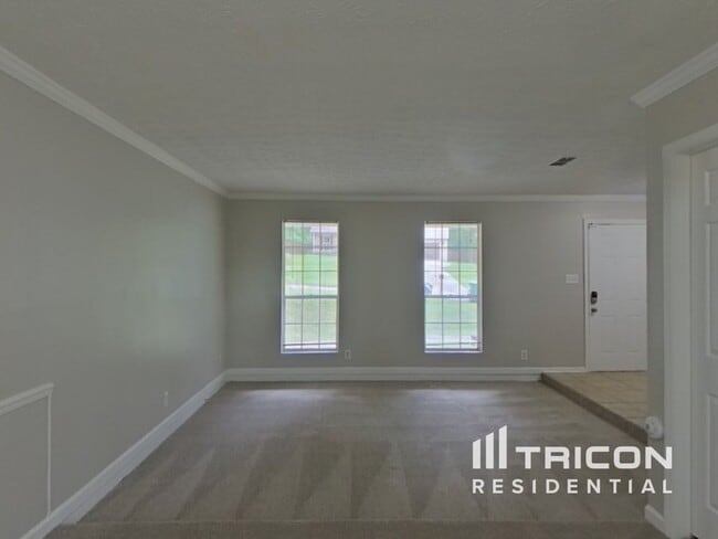 Building Photo - 5242 Selene Dr