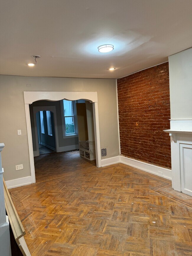 Building Photo - 1370 Narragansett St