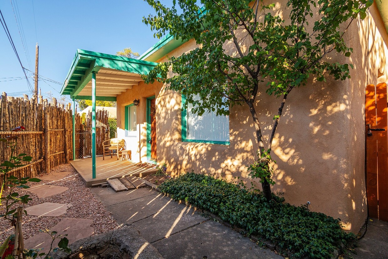 Foto principal - Classic Authentic Santa Fe Home in Downtown!