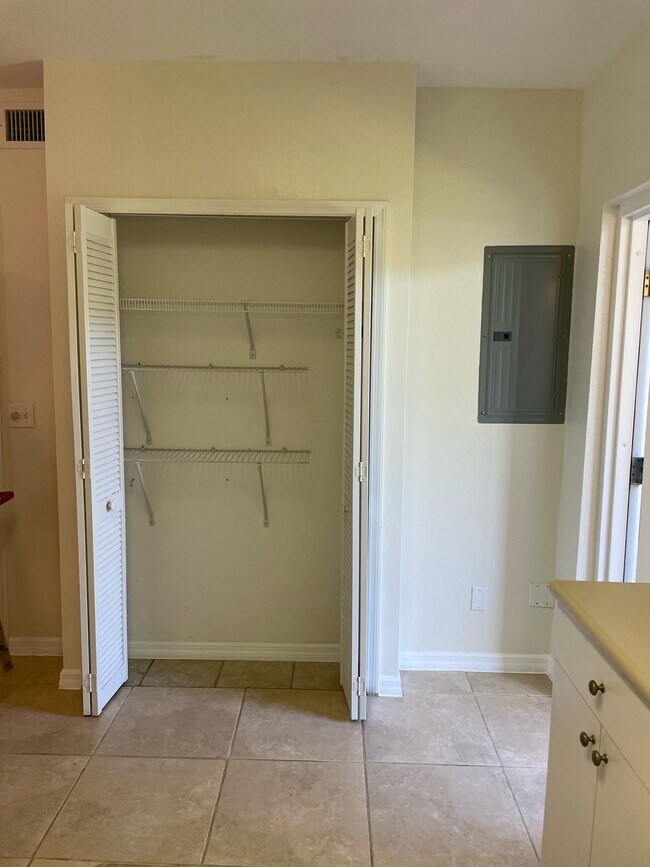 Foto del edificio - 8313 Bernwood Cove Loop