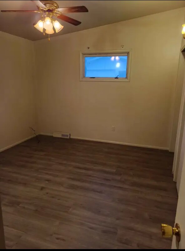 Foto del edificio - 1527 Diamond Ave NE