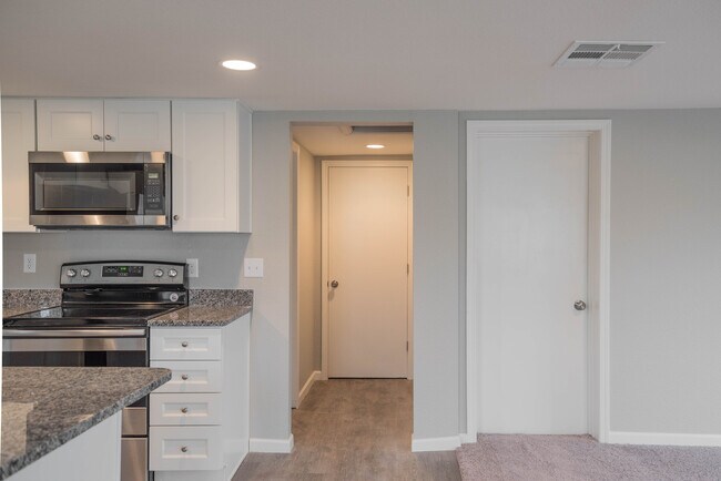 Foto del edificio - Remodeled home! Granite! SS Appliances!