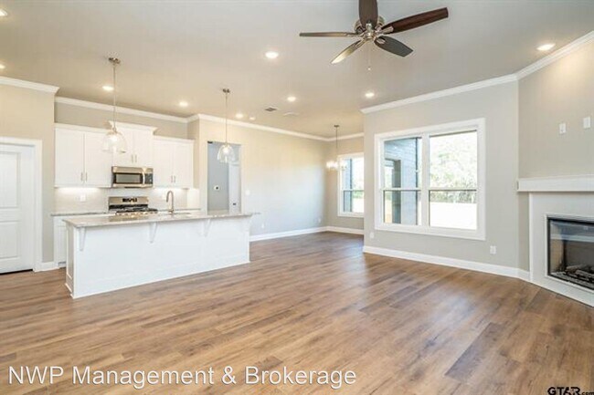Foto del edificio - 4 br, 2 bath House - 10015 Dayspring Dr