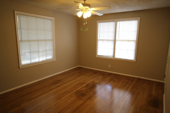 Living Room - 3658 Herschel St