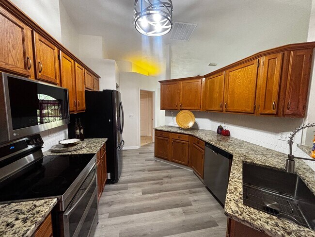 Foto del edificio - 3/2 Home Silver Springs Shores with Solar ...