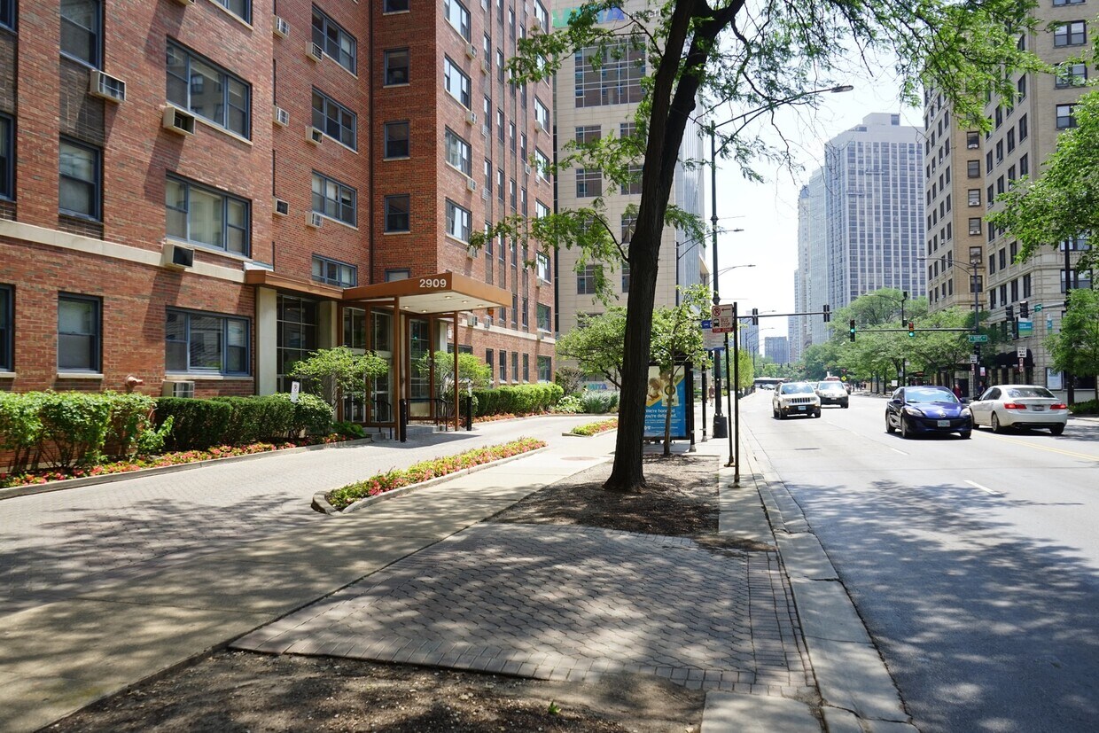 Primary Photo - 2909 N Sheridan Rd