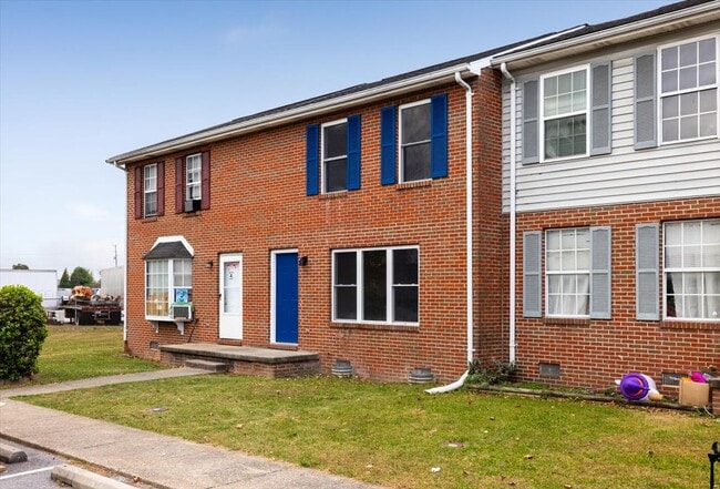 Building Photo - 513 Buckingham Dr