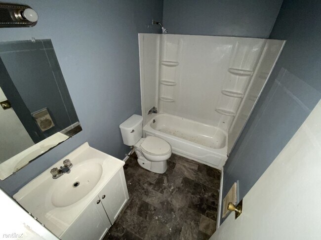 Building Photo - 2 br, 1 bath House - 607 Brevard St