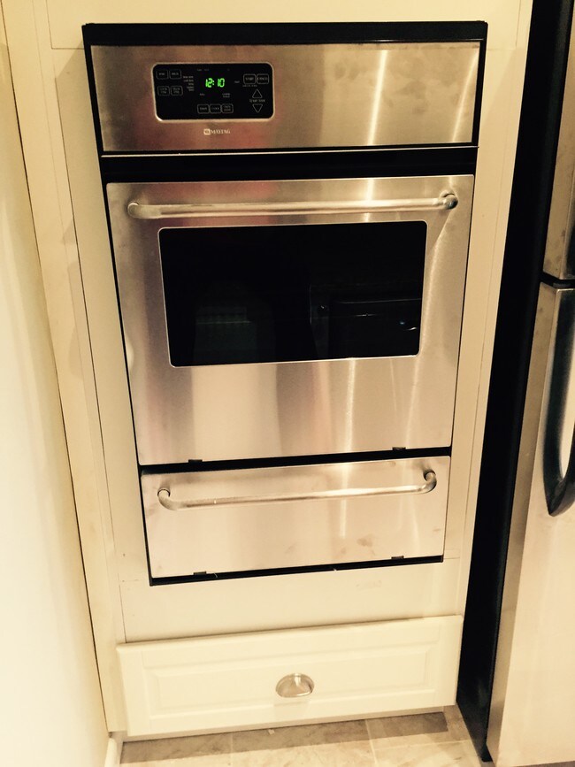 Wall Oven - 10401 Grosvenor Pl